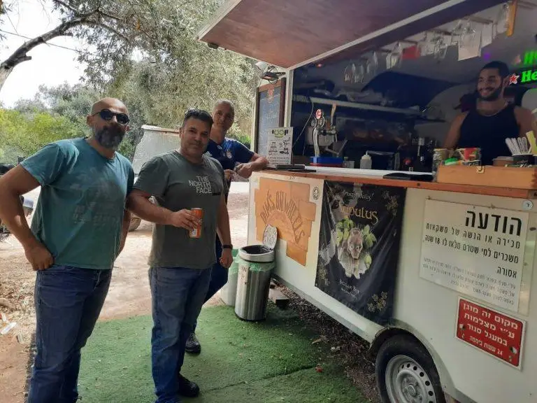 דימ'ס און ווילס - בר בטבע