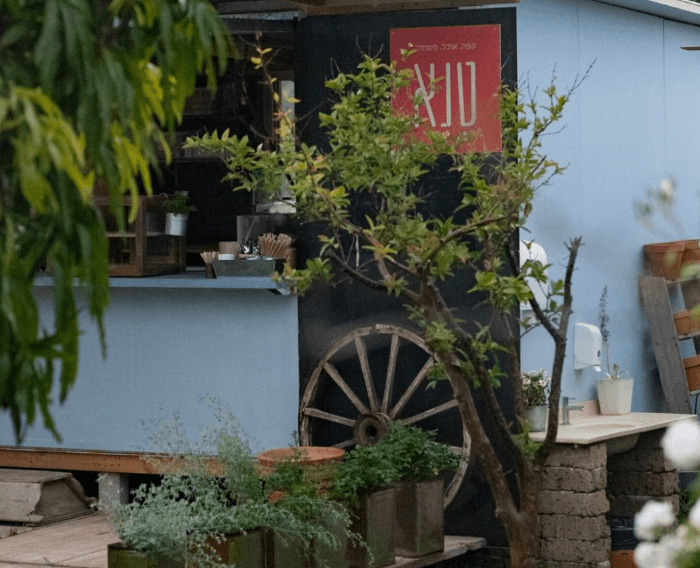 טנא - עגלת קפה במשתלת חדוה בגן