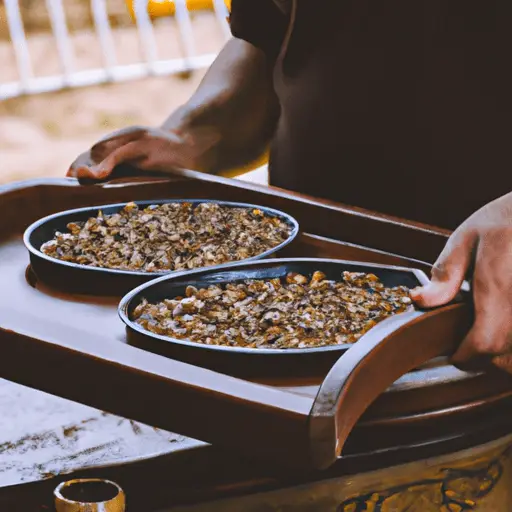 מפיק קפה מקומי מציג את הפולים שלהם בעגלת קפה