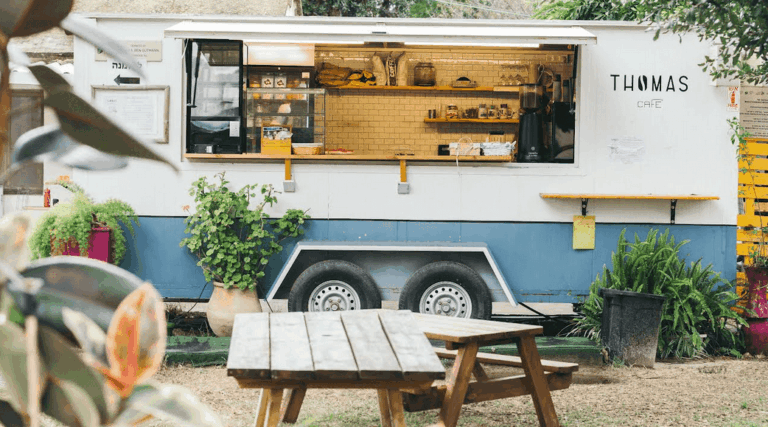 קפה תומאס- עגלת קפה בקיבוץ כפר מסריק, איזור גליל מערבי