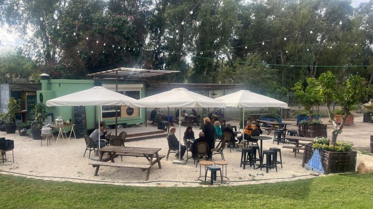 האסם - עגלת קפה בקיבוץ אפק ליד הקריות